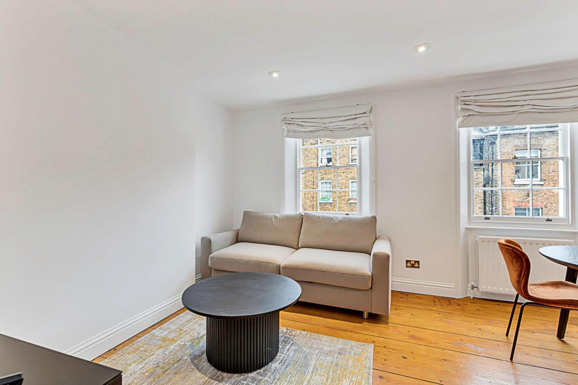 One-Bedroom Abode With A Balcony In Central London Ngoại thất bức ảnh