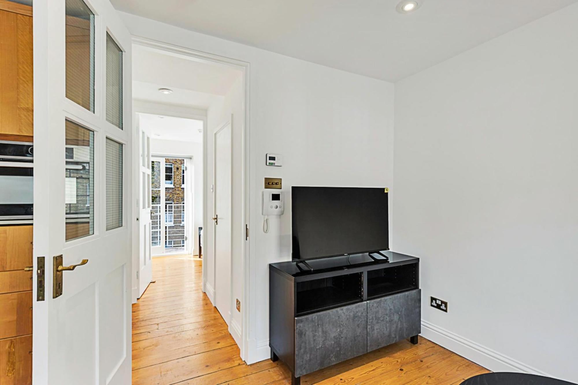 One-Bedroom Abode With A Balcony In Central London Ngoại thất bức ảnh